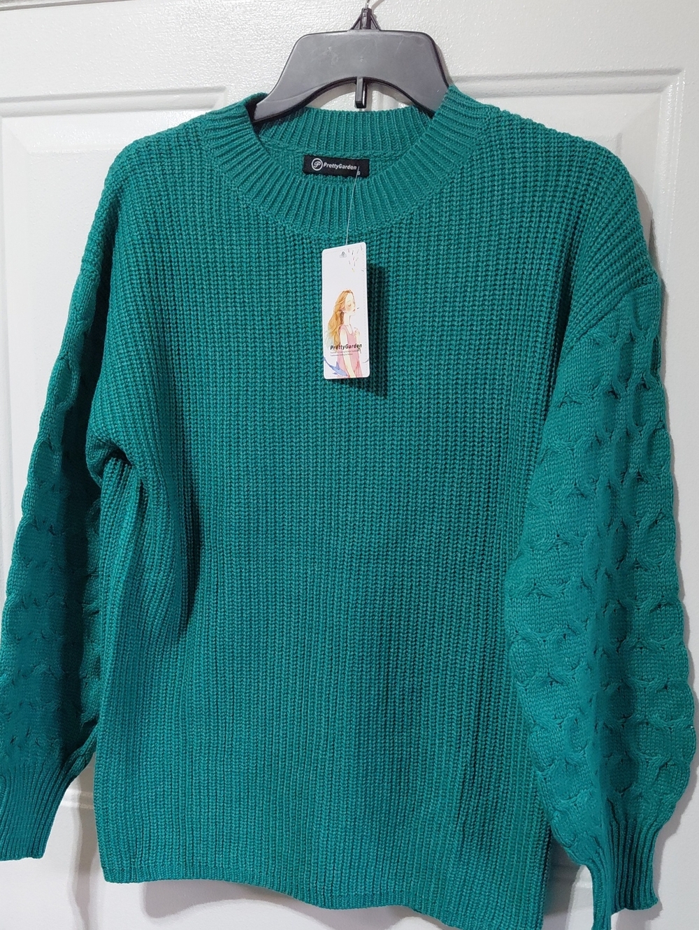 PRETTY GARDEN Women's Green Crew Neck Cable Sleeve Sweater Size Small